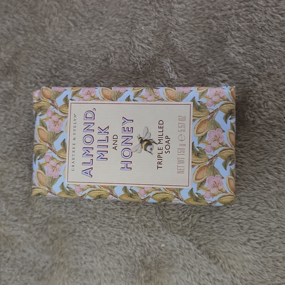 Crabtree & Evelyn Other - Crabtree & Evelyn Honey Barsoap
